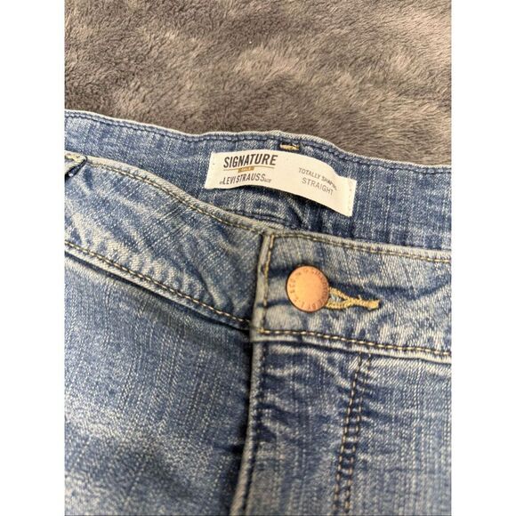 Levi's ultra stretch, totally shaping blue jeans with a 35” waist and 32" inseam - Picture 4 of 5